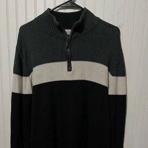 Men’s Zip up sweater size Medium fits like a L
